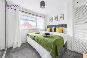 Cosy 3-Bedroom Serviced House with Free Fast WiFi and Parking for 2 Cars By Redwood Stays - Zimmer