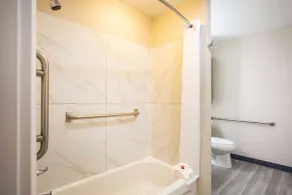 Microtel Inn & Suites by Wyndham Southern Pines Pinehurst - Baño