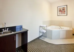 Holiday Inn Express Hotel & Suites Guthrie North Edmond by IHG - Room