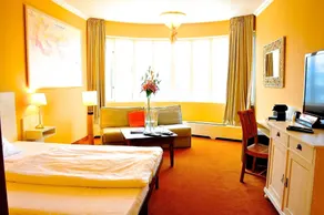 Villa St. Tropez - Room