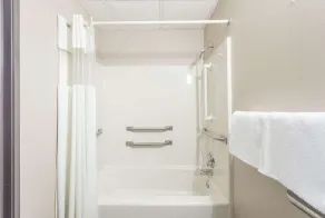 Super 8 by Wyndham O'Fallon MO/St. Louis Area - Salle de bain
