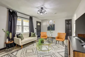 Near Lakes & Golfing: Spacious Loganville Home! - Interni