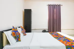 FabHotel Rachana Residency - Nr Shivaji Nagar Metro Station - Værelse