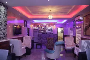 Apno Hotel and Suites - Restaurant