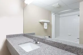 Super 8 by Wyndham Indianola - Chambre