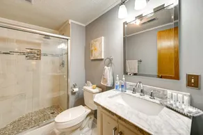 Roomy Martinsville Vacation Rental w/ Private Deck - Innenbereich