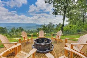 Mountain Retreat w/ Fire Pit in Flat Rock! - Innvendig