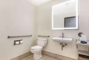 Best Western Plus University Park Inn & Suites - Salle de bain