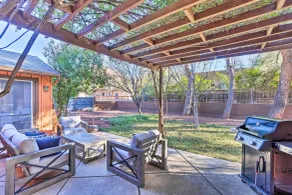1 Mi to Cathedral Rock Trailhead: Home w/ Sunroom - Interior