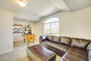 5 Mi to Randolph Afb: Spacious Cibolo Haven! - Interior