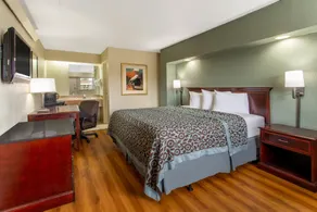 Travelodge by Wyndham South Holland - Room