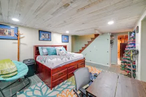 Beckley Studio w/ Private Hot Tub & Home Gym! - Intérieur