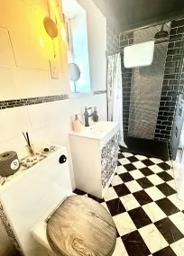 Peveril House, Spacious Eco-friendly Holiday Home - Badeværelse