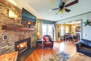 All-Season Retreat w/ Deck in Beech Mountain! - Interiör