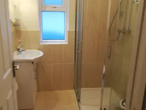 The Vee Guest Accommodation - Bathroom