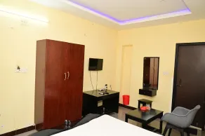 Hotel Dhayalan - Room
