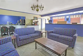 Days Inn by Wyndham Benson - Hall