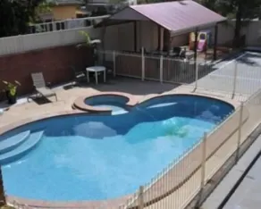Courtyard Motor Inn - Pool