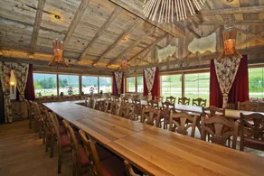 Chambre chez l'habitant avec piscine, sauna et jardin - Restaurant