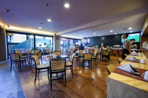Las Suites Campos Eliseos - Restaurant