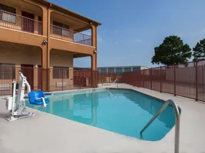 Super 8 by Wyndham Bastrop TX - Piscine