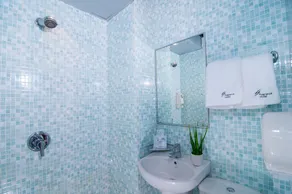 Fragrance Hotel - Classic - Bathroom