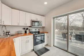 Pet-friendly Home w/ Lake Views & Deck! - Intérieur