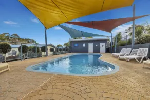 Metung Holiday Villas - Pool