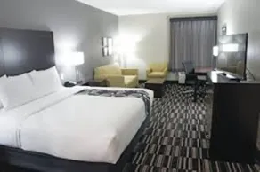 La Quinta Inn & Suites by Wyndham Fort Worth - Lake Worth - Room