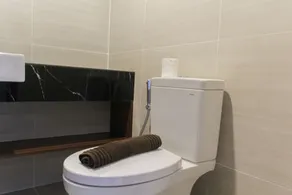 Scenic Studio at West Vista Apartment Puri - Bathroom