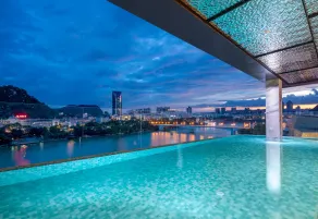 Wyndham Garden Hotel Liuzhou Five-Star Commercial Street Musical Fountain Branch - Piscine