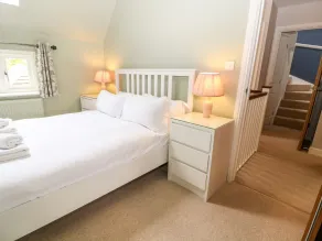 3 Painters Field - Room