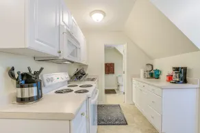 Hike, Golf & Boat: Wake Forest Home w/ Yard - Interiör
