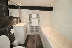 Chequers Inn - Bathroom