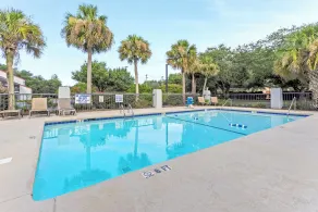Red Roof Inn PLUS+ Mt Pleasant - Patriots Point - Piscine