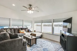 Waterfront Trinity Vacation Rental w/ Hot Tub! - Interiør