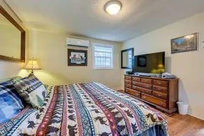 Ski & Hike/Shared Hot Tub: Cozy Whittier Retreat! - Innvendig