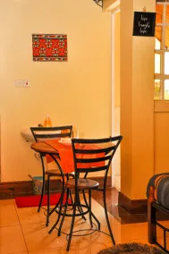 Sundowner 2 Bedroom Apartment Near Westgate - Essbereich im Zimmer