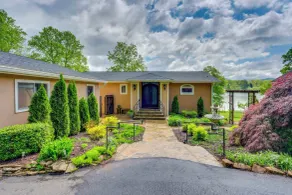 Lake Chatuge Home: Boat Dock, Hot Tub & Perks! - Interiør