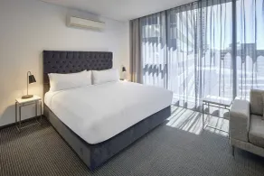 Meriton Suites Campbell Street, Sydney - Room