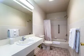 White Marsh Motel - Bathroom
