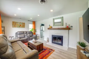 Pet Friendly w/ Yard! Modern La Porte Home By Dtwn - Interiør