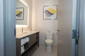 Comfort Inn & Suites River City Decatur - Badezimmer
