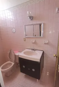 The Roof Backpackers - Bathroom