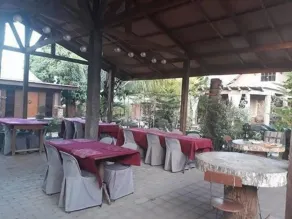 Alvin and Angie Bognot Mt. Pinatubo Guesthouse and Tours - Restaurant