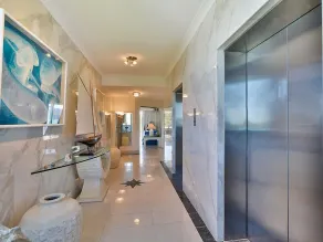 Yacht Harbour Tower 5 - Oceanviews, buggy and private lift access and valet service - Bathroom