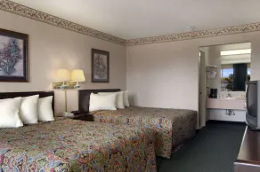 Days Inn by Wyndham Jonesboro AR - Piscine