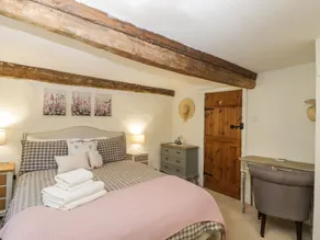 Fox Den Cottage - Room
