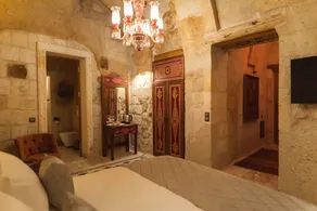 Solo Cave Suites - Room