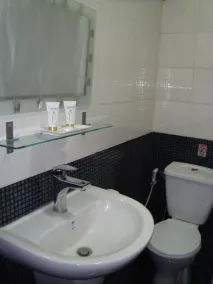 Rafi Hotel Amman - Bathroom